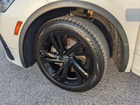 Certified 2023 Volkswagen Tiguan SE R-Line image 34