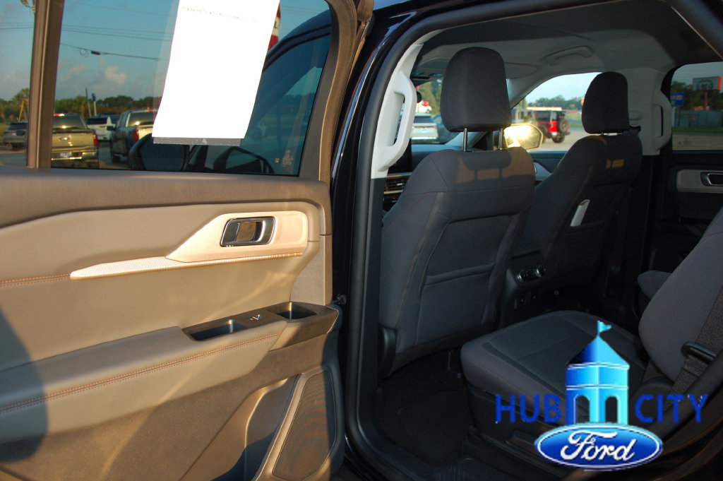 Used 2025 Ford Explorer Active RWD image 12
