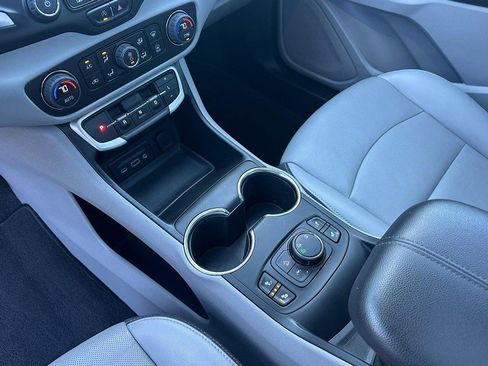 Used 2022 GMC Terrain SLT image 11