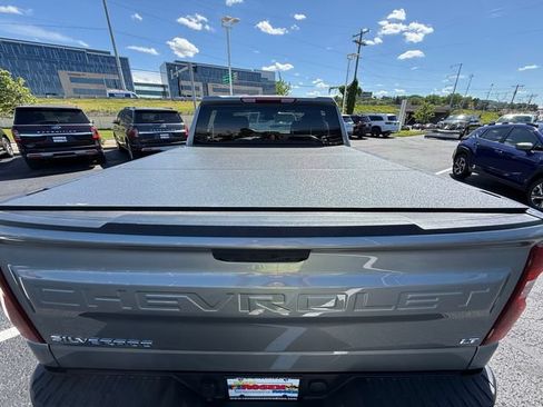 Used 2023 Chevrolet Silverado 1500 LT AWD/4WD image 29