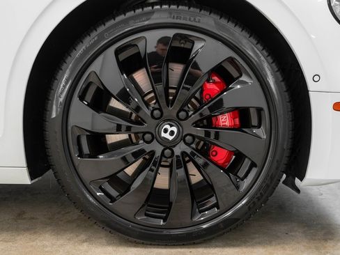 Used 2022 Bentley Flying Spur Plug-In Hybrid image 11