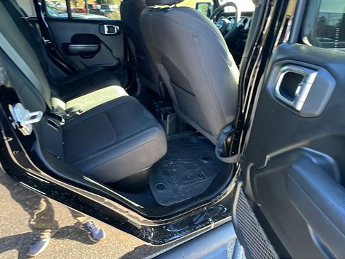 Used 2023 Jeep Gladiator Sport image 20