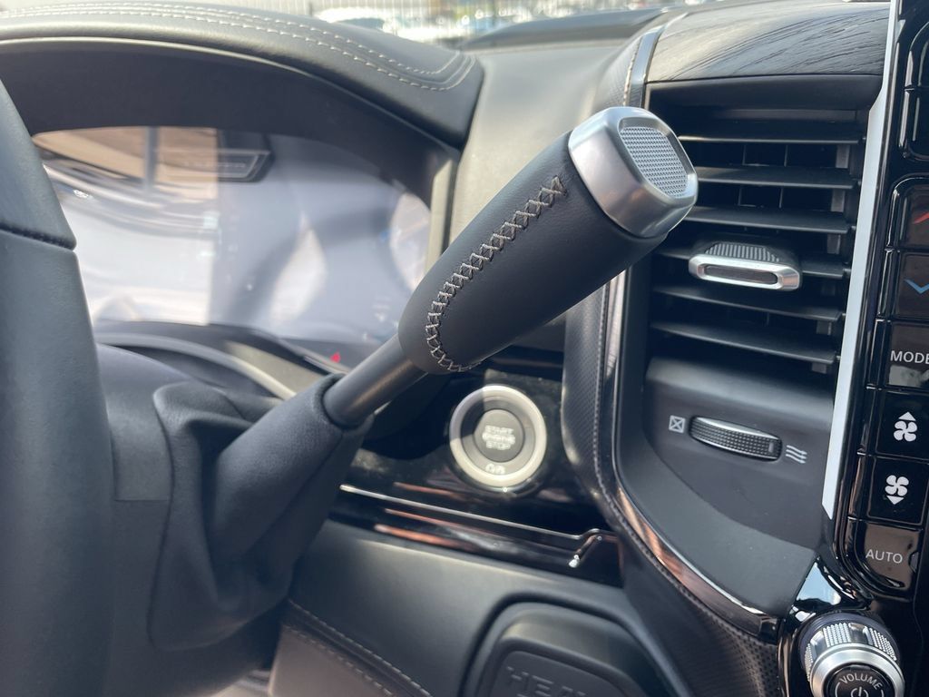 New 2025 RAM 2500 Limited AWD/4WD image 21