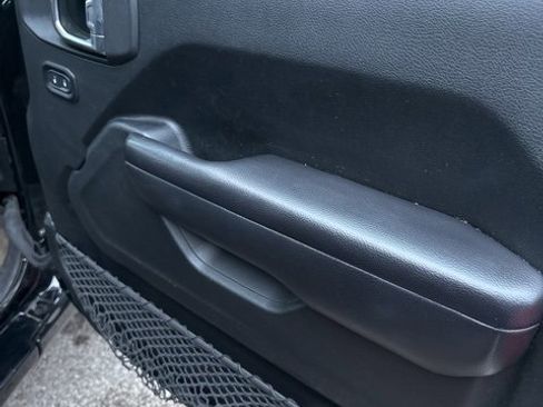 Used 2018 Jeep Wrangler Unlimited Sport S image 26