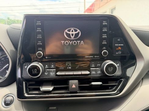 Used 2020 Toyota Highlander XLE FWD image 23