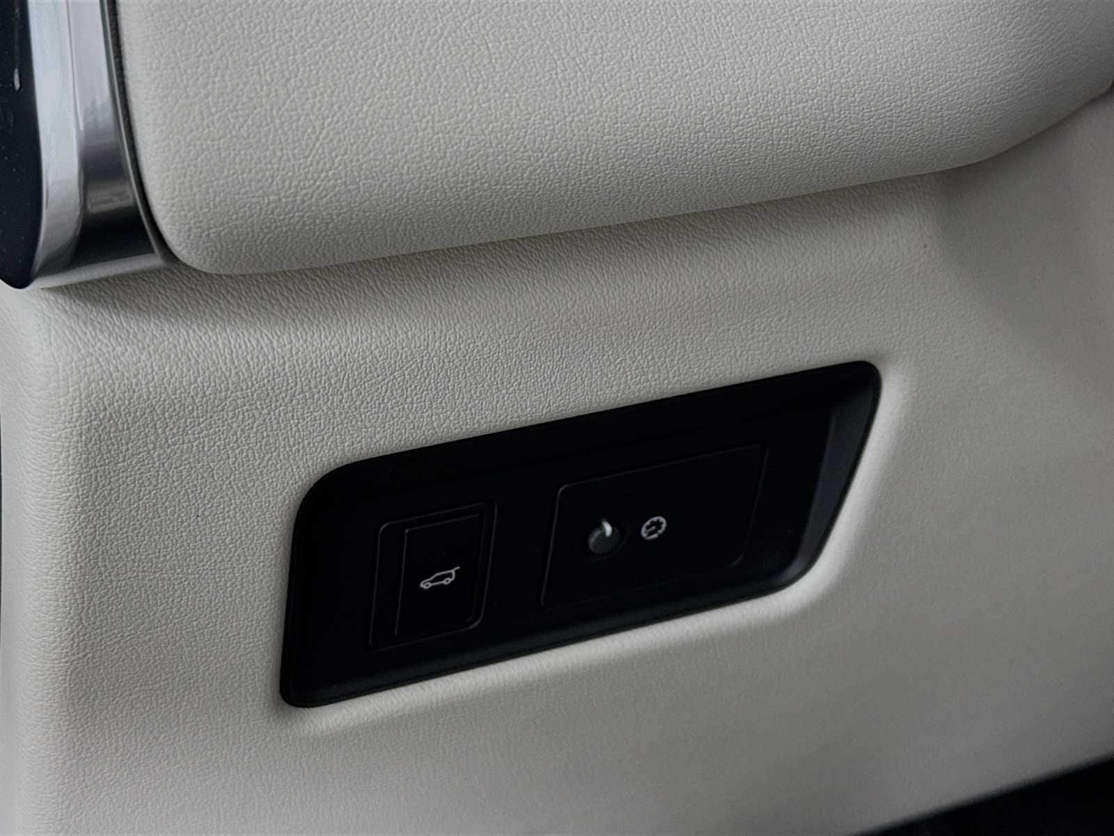 New 2025 Jaguar F-PACE R-Dynamic S AWD/4WD image 10