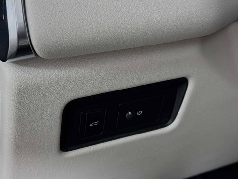 New 2025 Jaguar F-PACE R-Dynamic S image 10