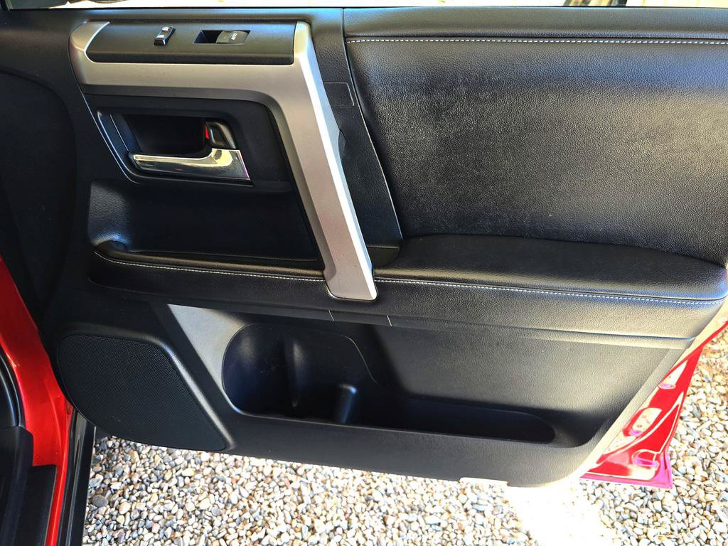 Used 2015 Toyota 4Runner SR5 AWD/4WD image 25