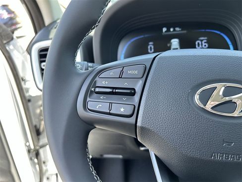 New 2025 Hyundai Venue Limited image 26