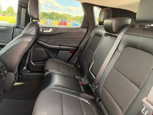 Used 2025 Ford Escape SE FWD image 30