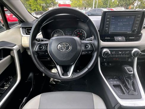 Used 2022 Toyota RAV4 XLE Premium FWD image 5