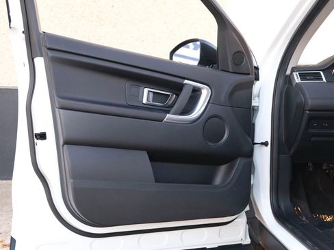 Used 2019 Land Rover Discovery Sport SE image 15