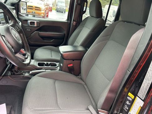 Used 2022 Jeep Wrangler Unlimited Sport image 9