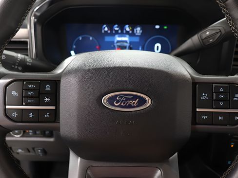 Used 2025 Ford F250 Lariat w/ Lariat Ultimate Package AWD/4WD image 14