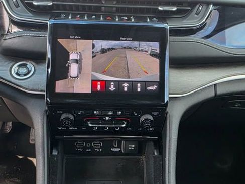 Used 2022 Jeep Grand Cherokee L Limited w/ Luxury Tech Group II image 18