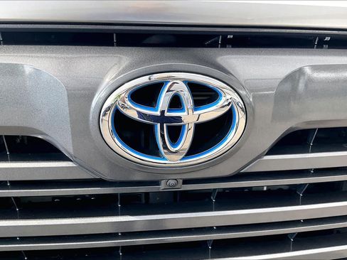 Used 2024 Toyota Tundra Limited AWD/4WD image 31