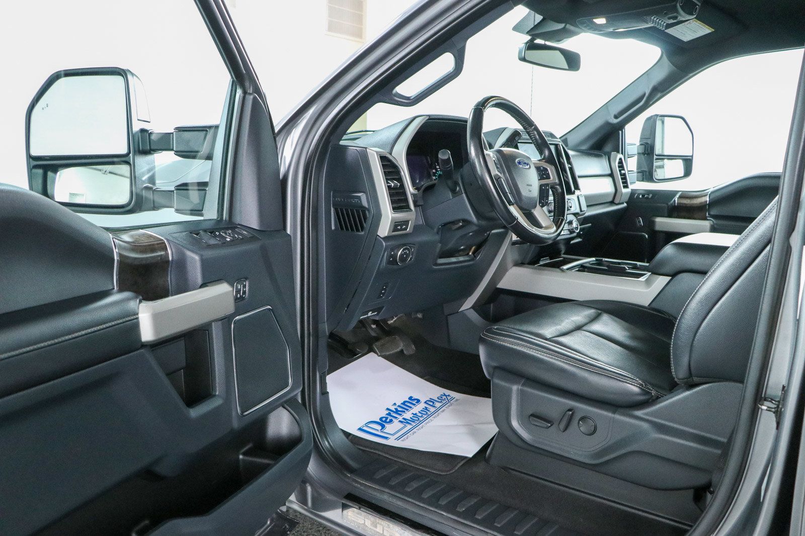 Used 2022 Ford F250 Lariat w/ Black Appearance Package AWD/4WD image 3
