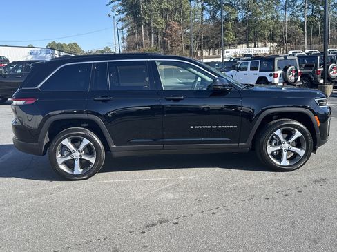 New 2026 Jeep Grand Cherokee Limited w/ Luxury Tech Group II image 2