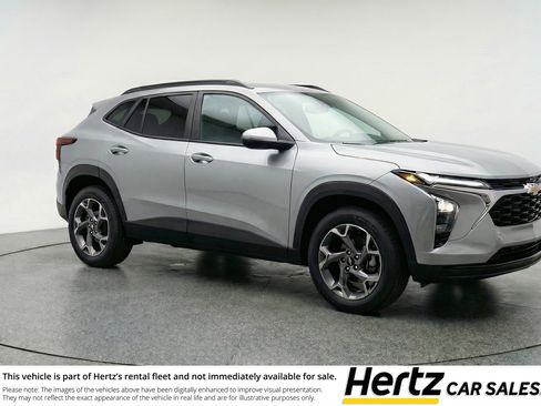 Used 2025 Chevrolet Trax LT FWD image 1