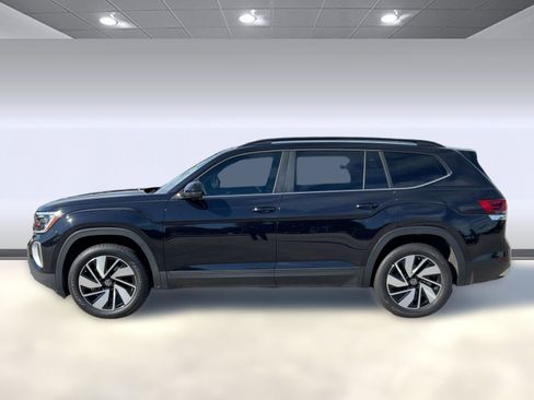 Used 2024 Volkswagen Atlas SE image 2