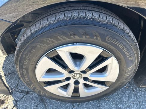 Used 2017 Toyota Prius image 23