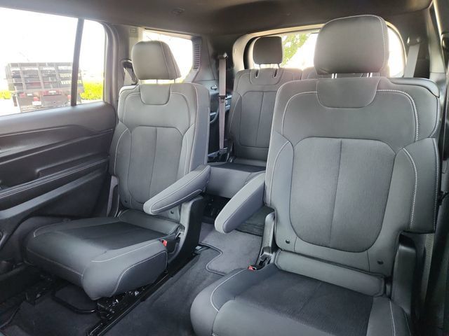 Used 2025 Jeep Grand Cherokee L Laredo w/ Luxury Tech Group I AWD/4WD image 29