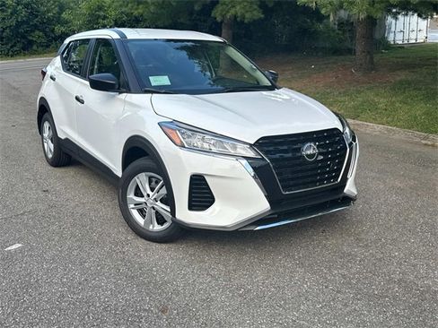 New 2025 Nissan Kicks Play S image 2