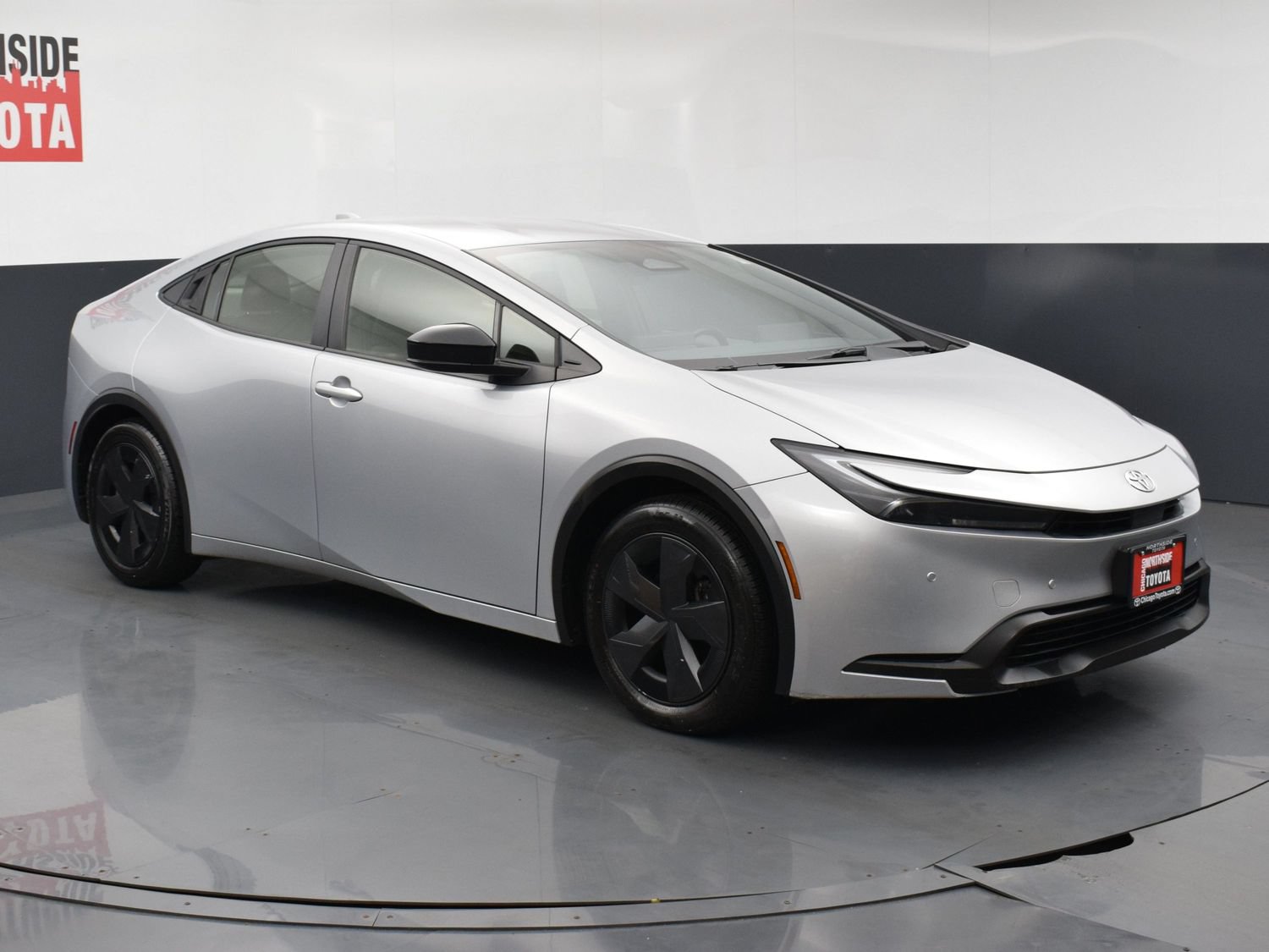 Used 2025 Toyota Prius LE FWD image 6