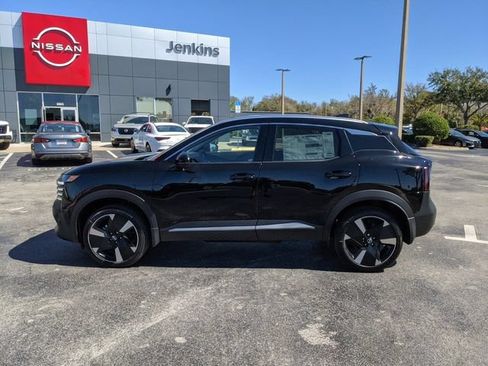 Certified 2025 Nissan Kicks SR FWD image 9