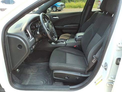 Used 2019 Dodge Charger SXT w/ Blacktop Package RWD image 14