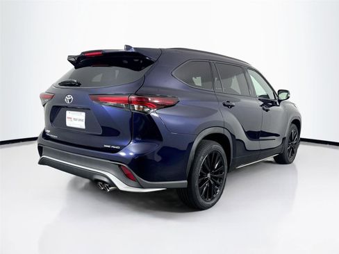 Certified 2025 Toyota Highlander XSE AWD/4WD image 2