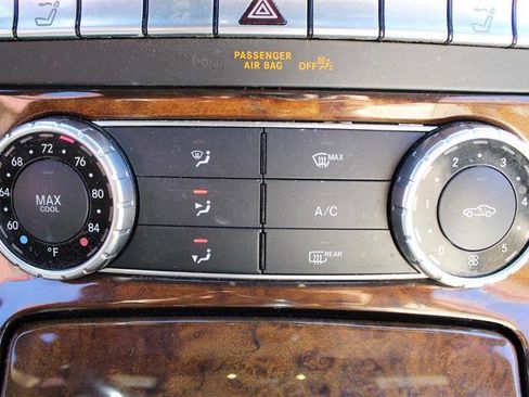 Used 2015 Mercedes-Benz SLK 250 w/ Premium Package image 28