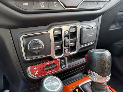 Used 2021 Jeep Gladiator Rubicon AWD/4WD image 35