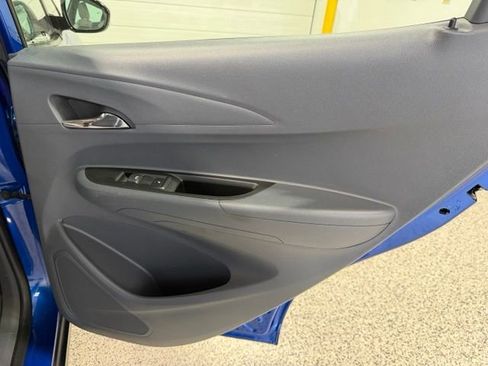 Used 2020 Chevrolet Bolt Premier w/ Infotainment Package FWD image 23