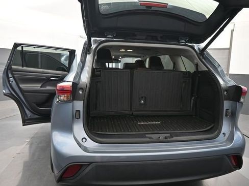 Used 2021 Toyota Highlander XLE AWD/4WD image 8