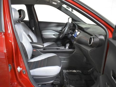 Used 2024 Nissan Kicks SR w/ SR Premium Package FWD image 34