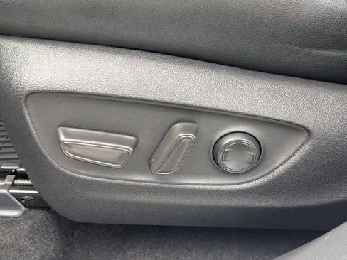 Used 2023 Toyota Highlander XLE FWD image 20