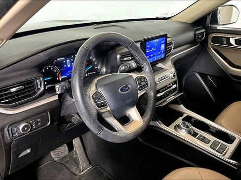 Used 2021 Ford Explorer XLT w/ Equipment Group 202A RWD image 10