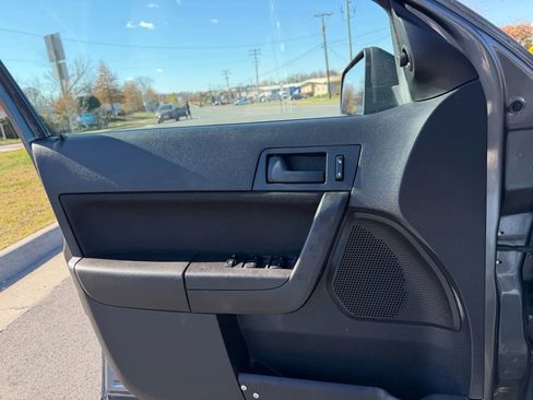 Used 2009 Ford Focus SE image 9