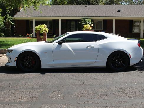 Used 2017 Chevrolet Camaro LT RWD image 2