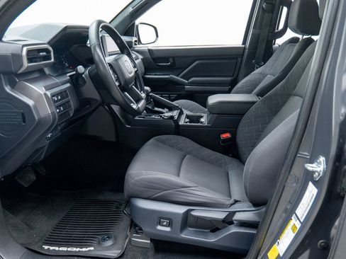 Used 2025 Toyota Tacoma SR5 AWD/4WD image 28