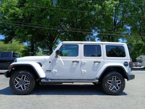 Used 2026 Jeep Wrangler Sahara image 1