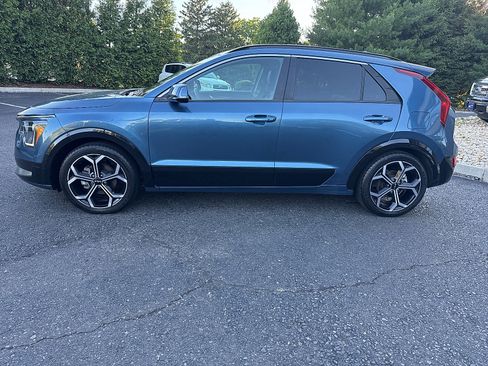 Used 2023 Kia Niro EX Touring FWD image 12