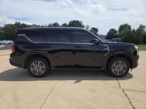 Used 2025 Nissan Armada SL w/ Captain's Chari Seat Package AWD/4WD image 2