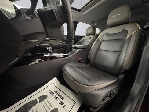 Used 2024 Chevrolet Trax ACTIV w/ Sunroof Package image 8