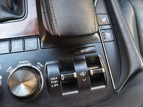 Used 2018 Lexus LX 570 4WD w/ Luxury Package image 41
