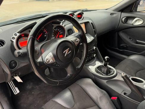 Used 2009 Nissan 370Z Touring RWD image 15