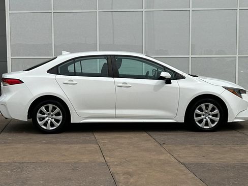 Certified 2022 Toyota Corolla LE image 3