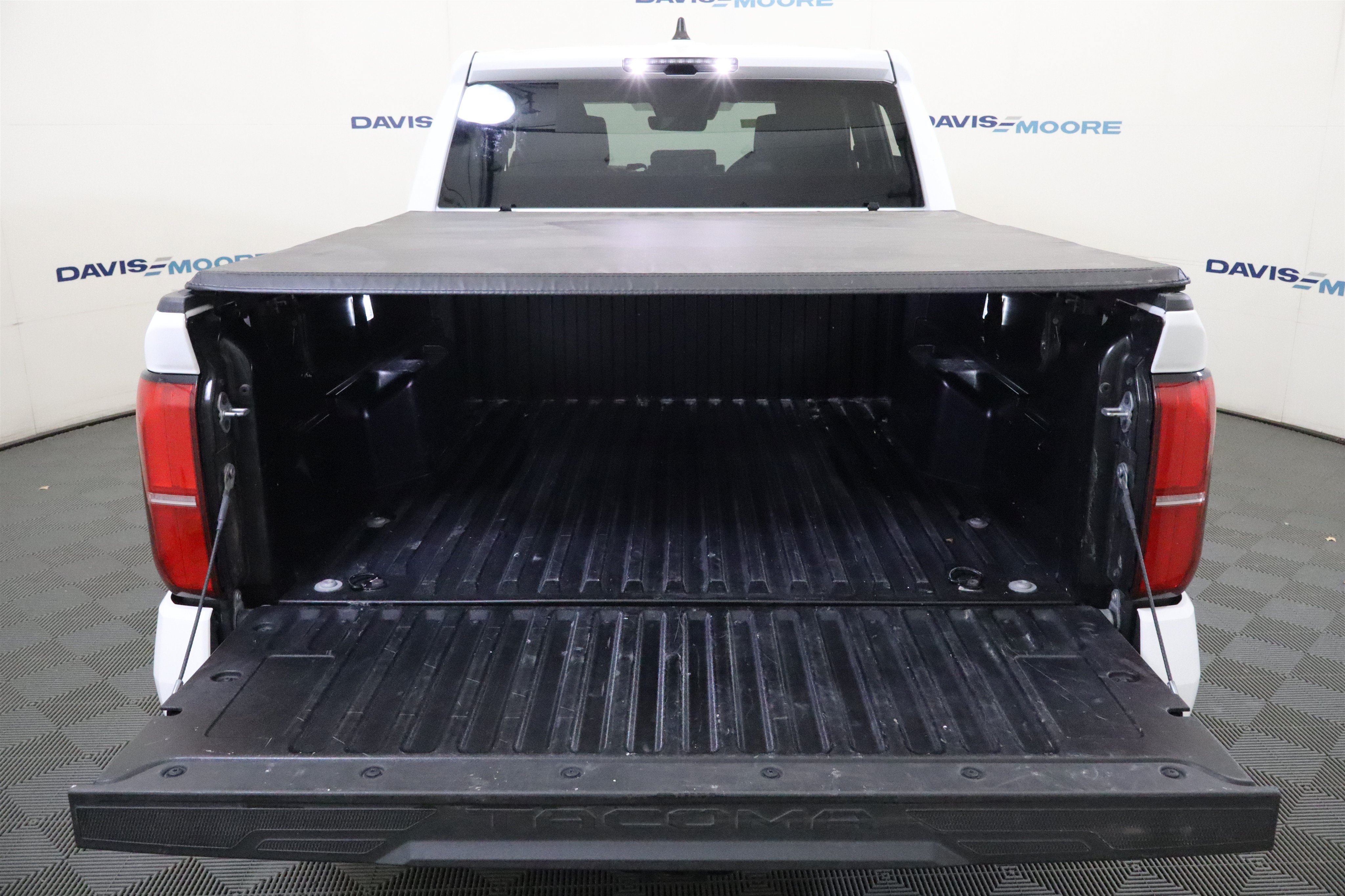 Used 2025 Toyota Tacoma TRD Off-Road AWD/4WD image 9