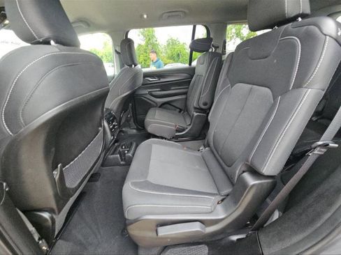 Used 2023 Jeep Grand Cherokee L Laredo RWD image 7